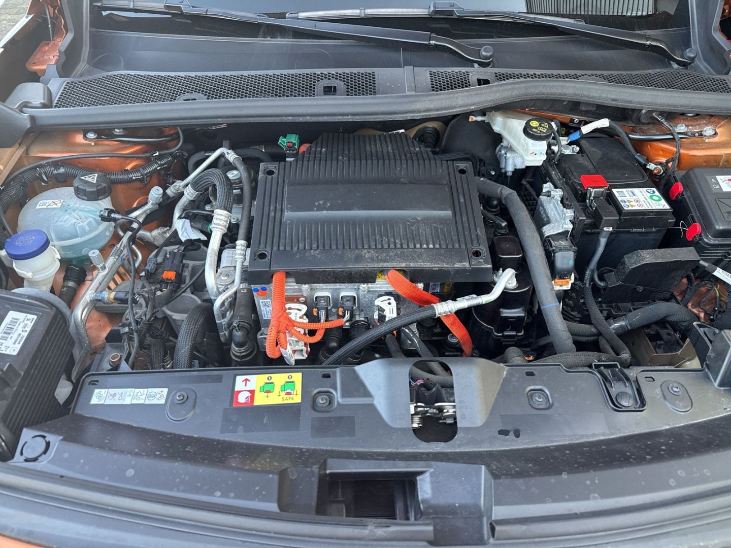Fahrzeugabbildung Peugeot 2008 e- Active Klimaautom Fahrerprofil DAB Spurh