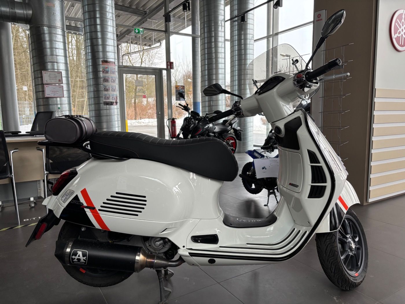 Fahrzeugabbildung Vespa GTS 300 Super Sport Arrow Auspuff