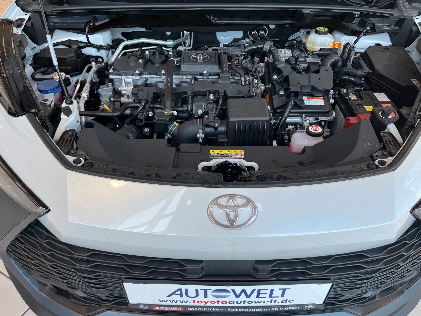 Fahrzeugabbildung Toyota C-HR Hybrid 1,8 Hybrid Teamplayer/Technik-Paket