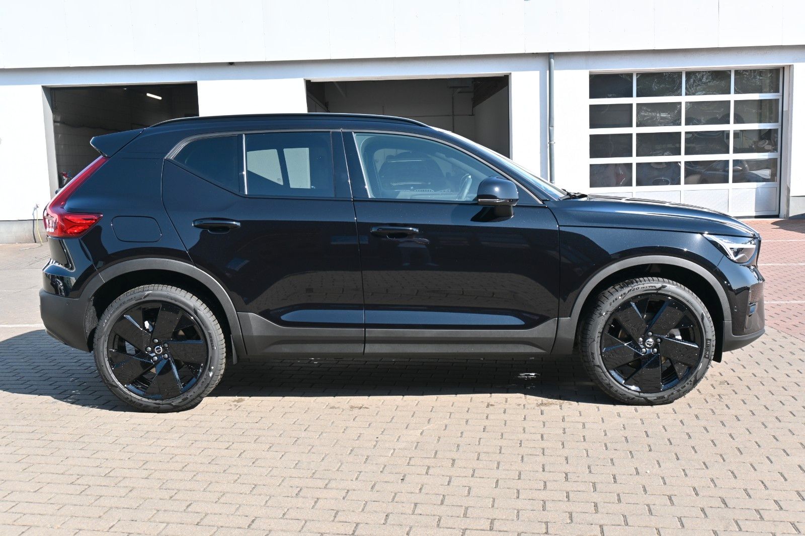 Fahrzeugabbildung Volvo XC40 B4 DKG Plus Black Edition*FSHZG*360*ACC*AHK