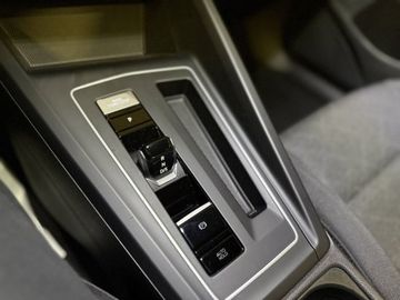 Fotografie des VW Golf VIII Variant 1,5l eTSI DSG Life