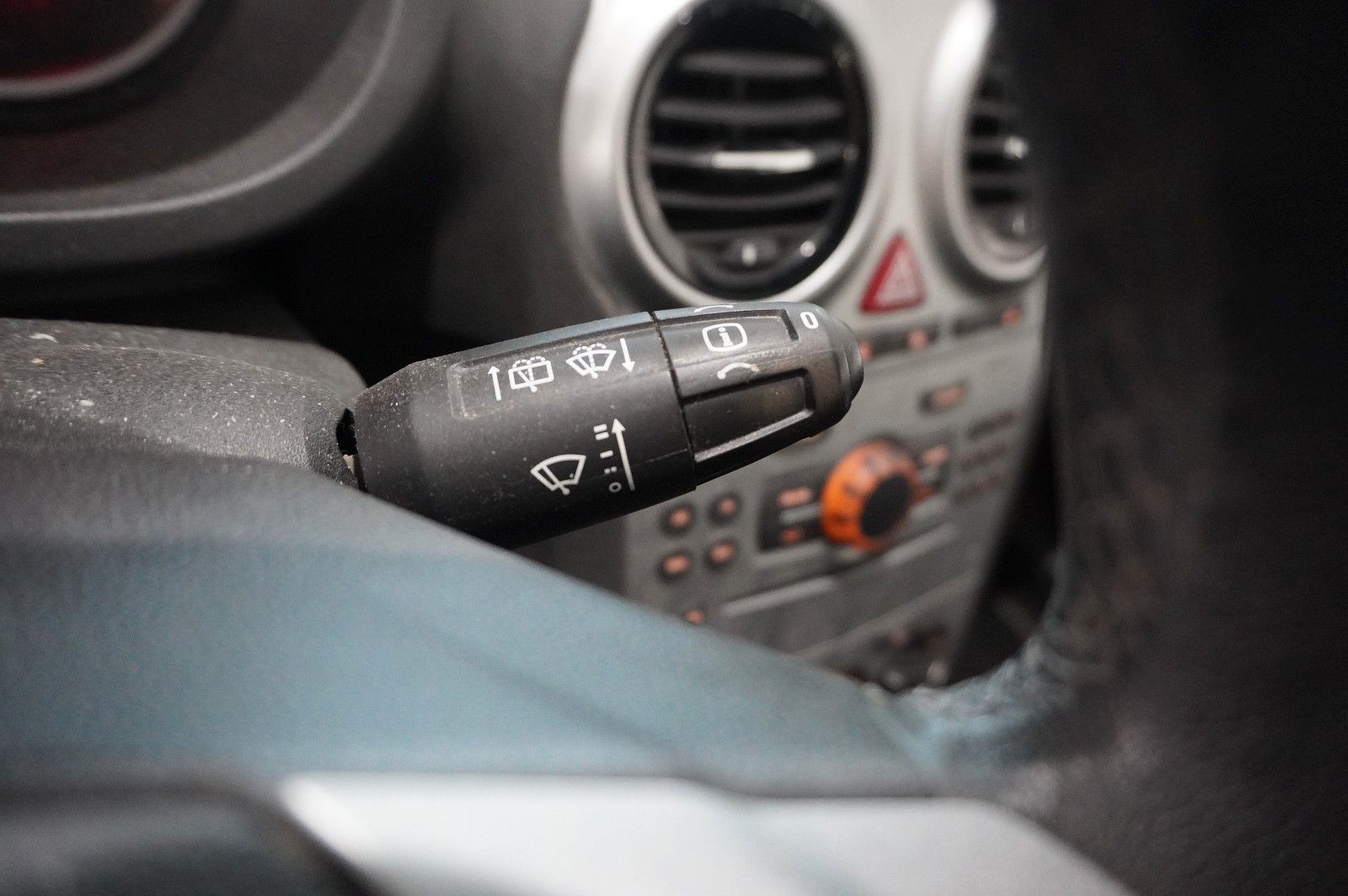 Fahrzeugabbildung Opel Corsa D 1.4 TÜR 150 JAHRE KLIMA/SHZ/TEMP./SPORT