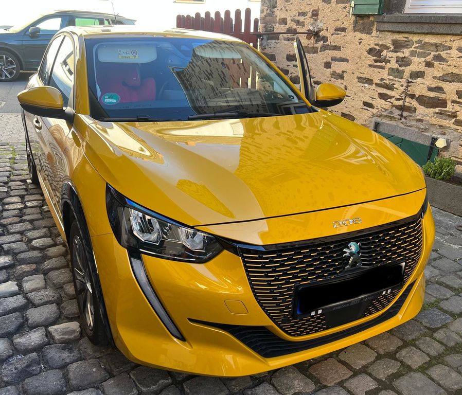 Image of Peugeot e-208