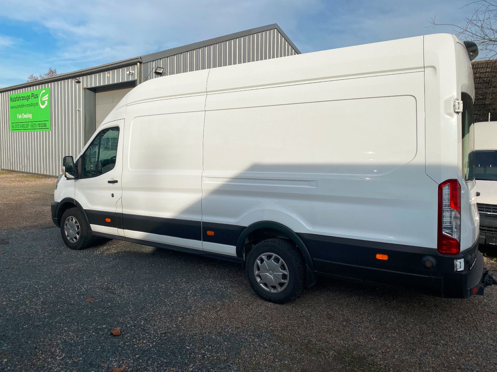 Fahrzeugabbildung Ford TransitKasten350 L4H3 Trend,AHK,Navi,Kamera,SHg