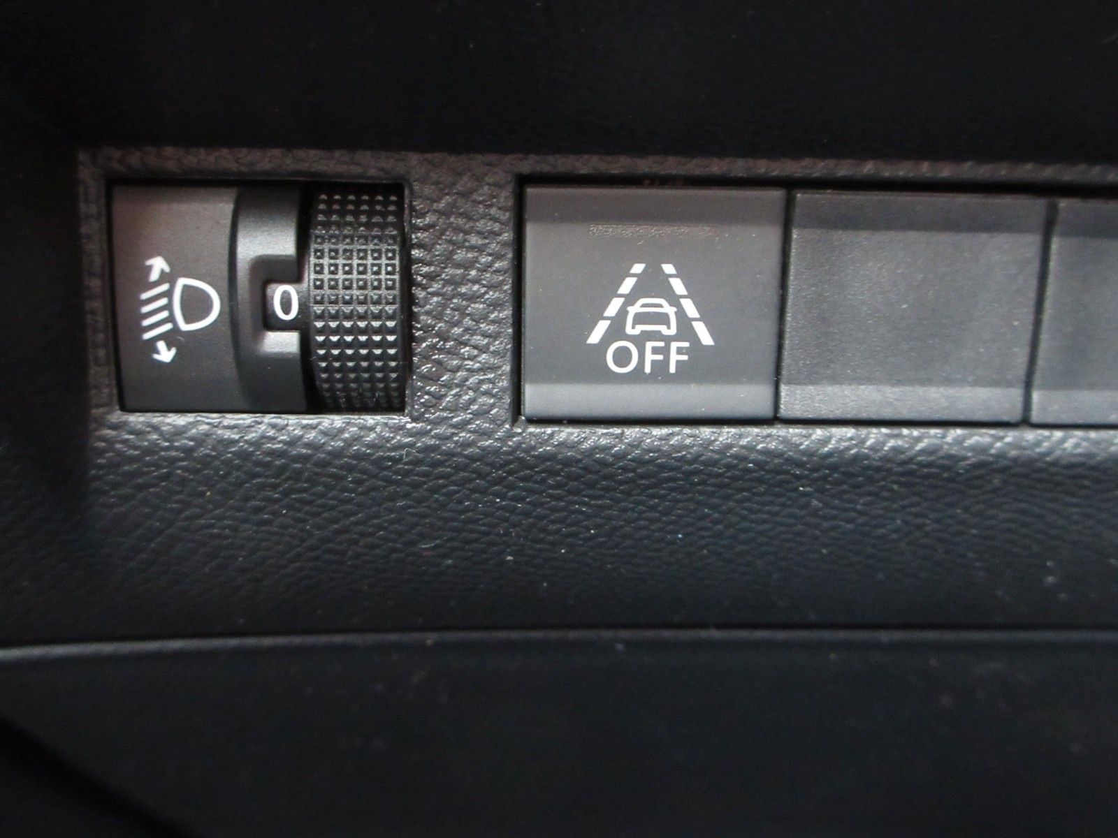 Fahrzeugabbildung Peugeot 2008 Active LED/NAVI/PDC/CAM/SHZ