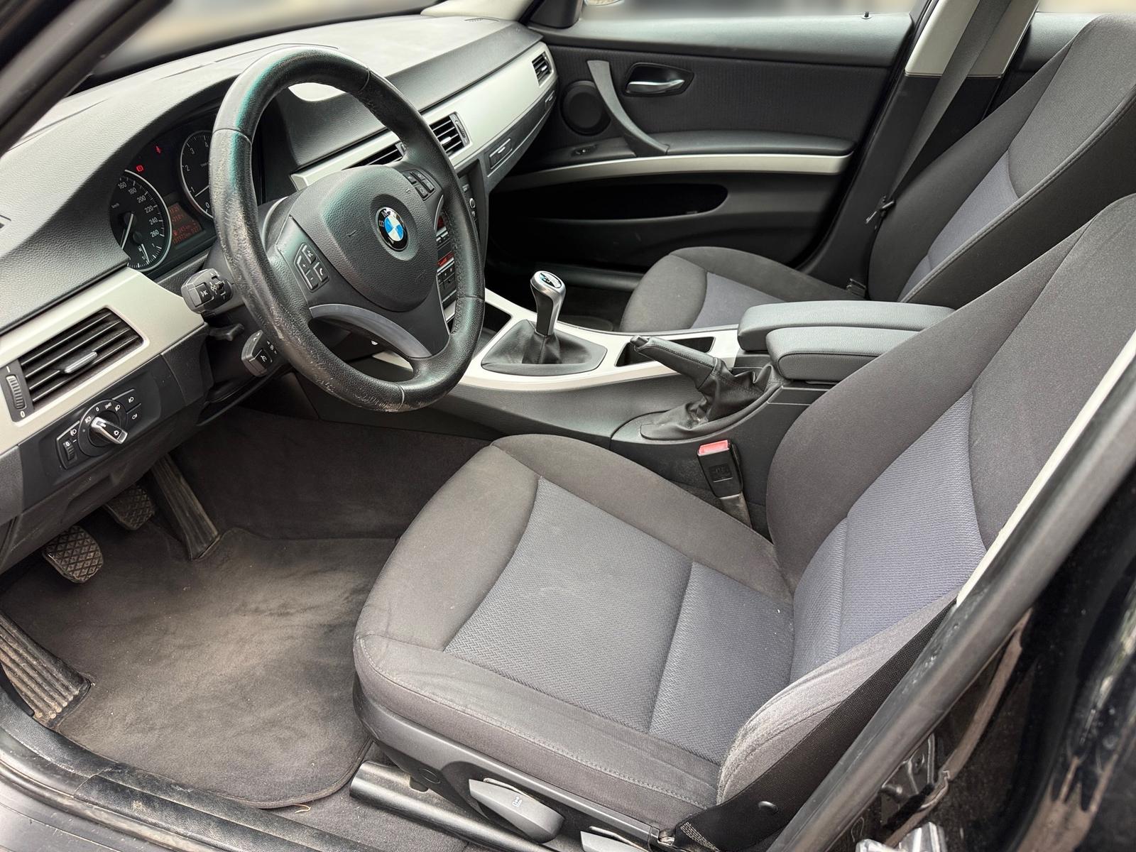 BMW 318i Touring E91 143 ch - Climatisation - Sièges chauffants - PDC - Régulateur