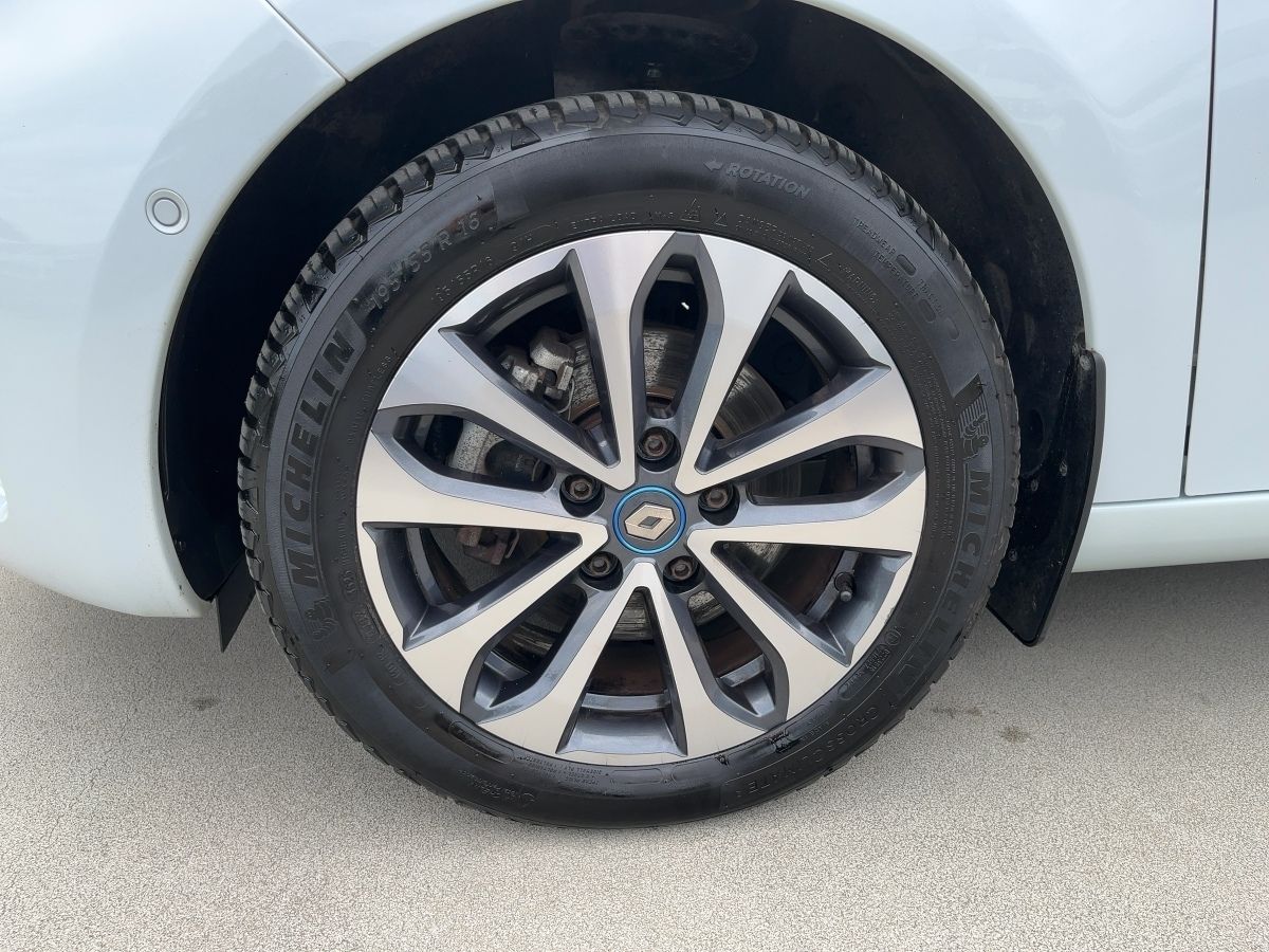 Fahrzeugabbildung Renault ZOE INTENS Batteriemiete R135 Z.E. 50 AHK abnehm - mit KI generiert/bearbeitet