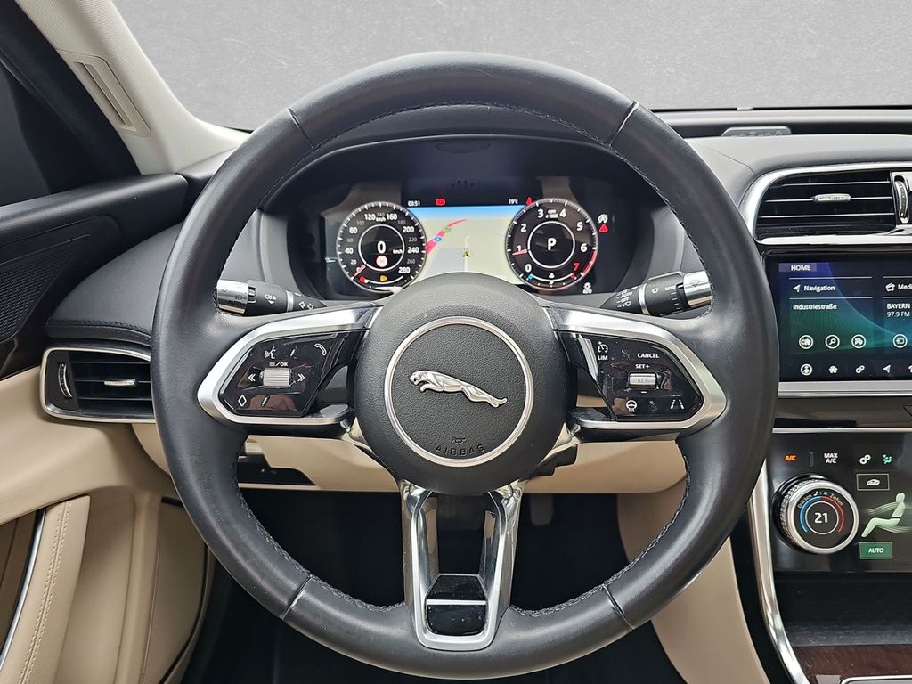 Jaguar XE P250 SE