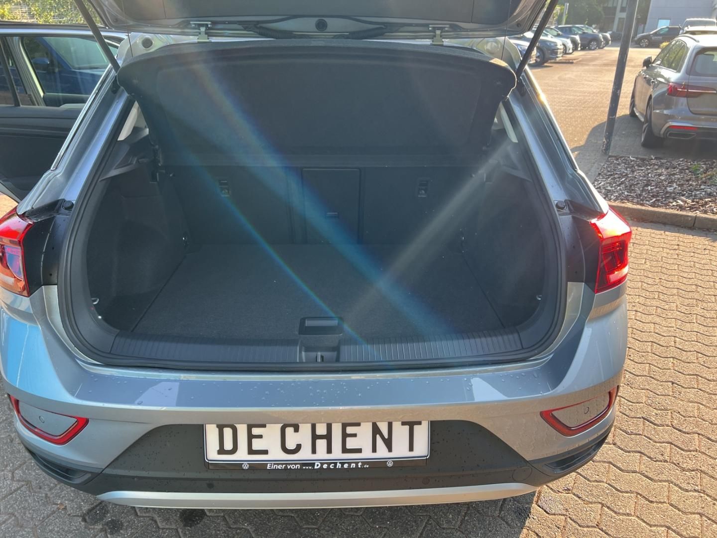 Fahrzeugabbildung Volkswagen T-ROC MOVE MOVE 1.5l TSI,DSG,RFK,Navi,LED,17",Te