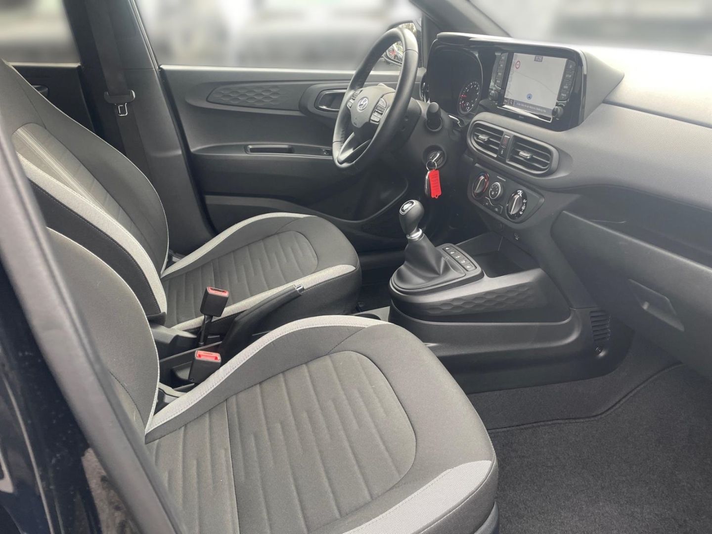 Fahrzeugabbildung Hyundai i10 1.0 Benzin Navigation Kamera Sitzheizung All