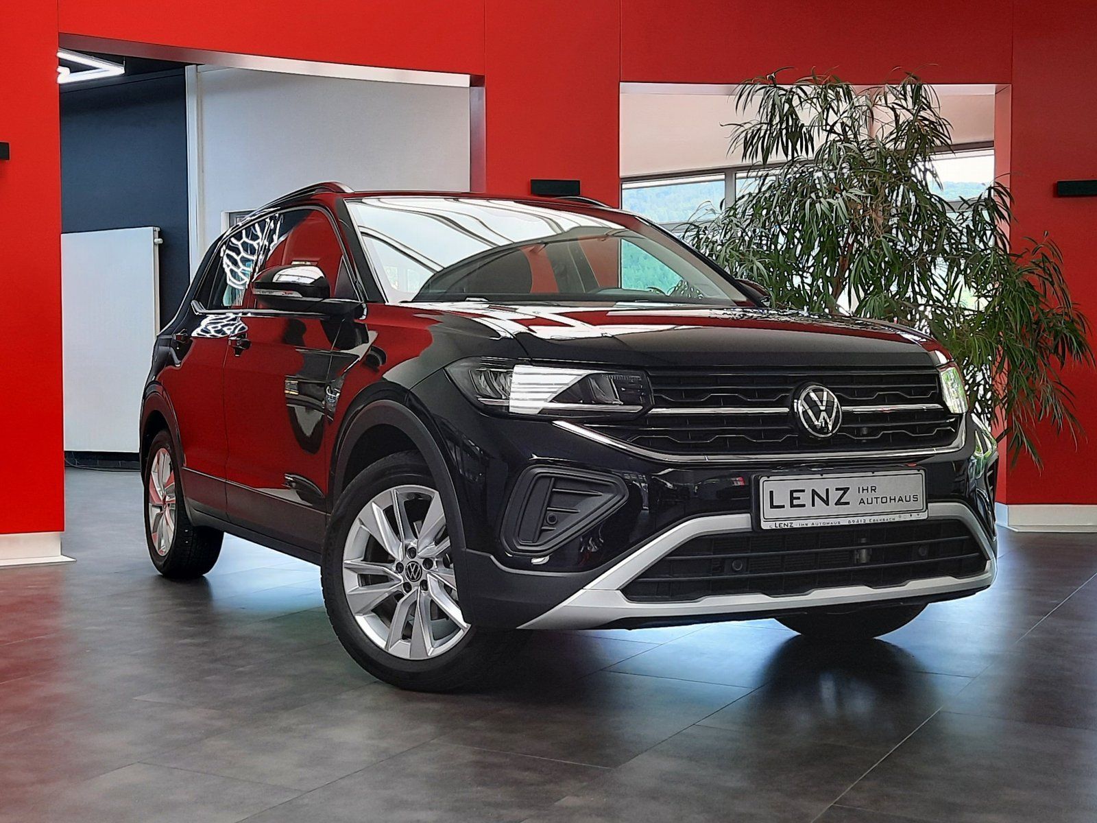 Fahrzeugabbildung Volkswagen T-Cross TSI Life *Navi*Cam*LED*PDC*Sitzhzg*AppC*