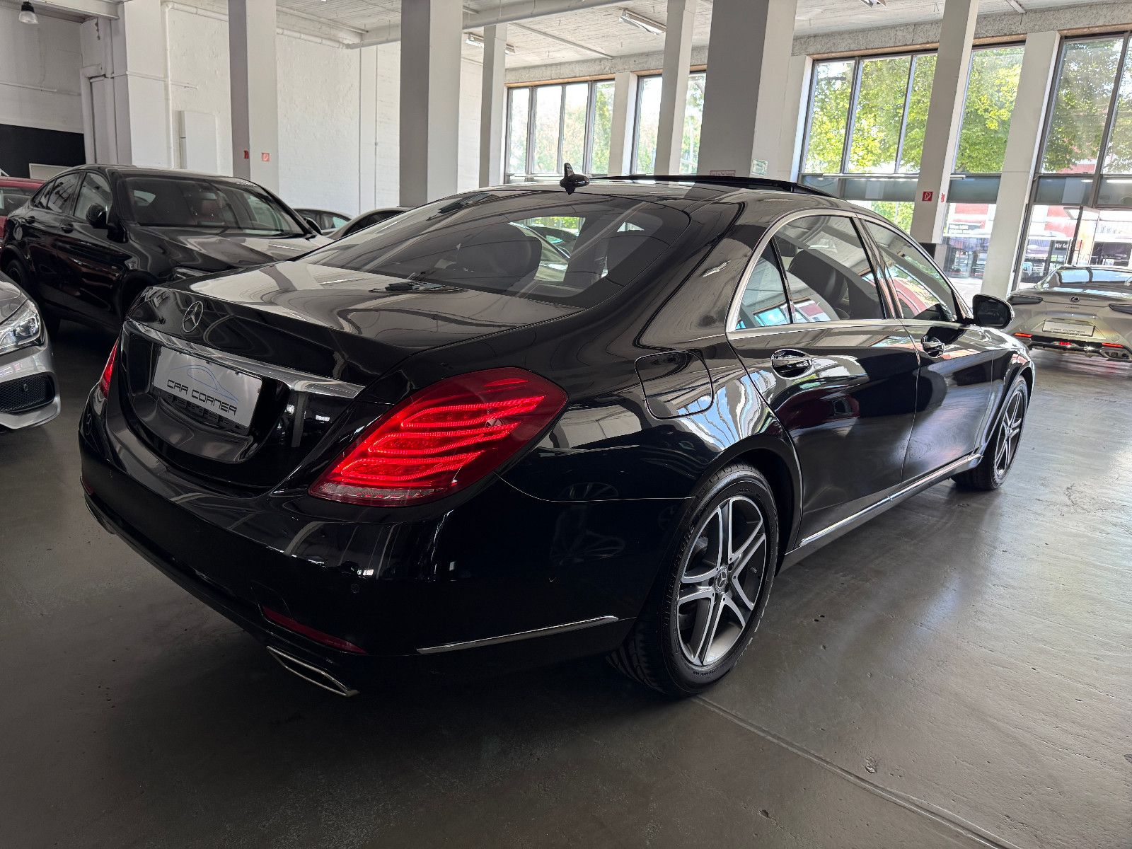 Fahrzeugabbildung Mercedes-Benz S 500 4MATIC LANG PANORAMA BURMESTER 4XSITZKLIMA