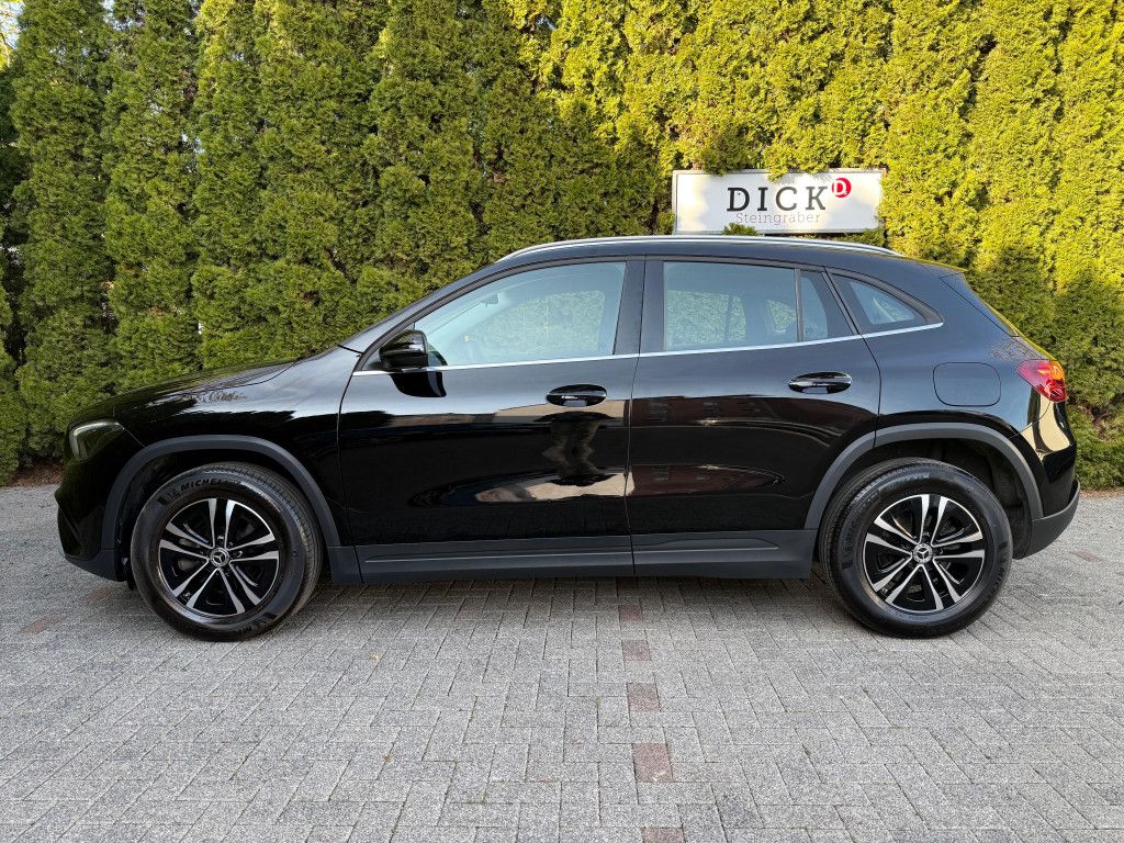 Fahrzeugabbildung Mercedes-Benz GLA 180 7G LED+MBUX+VIRT+SHZ+KAM+PARK+T-LEDER+