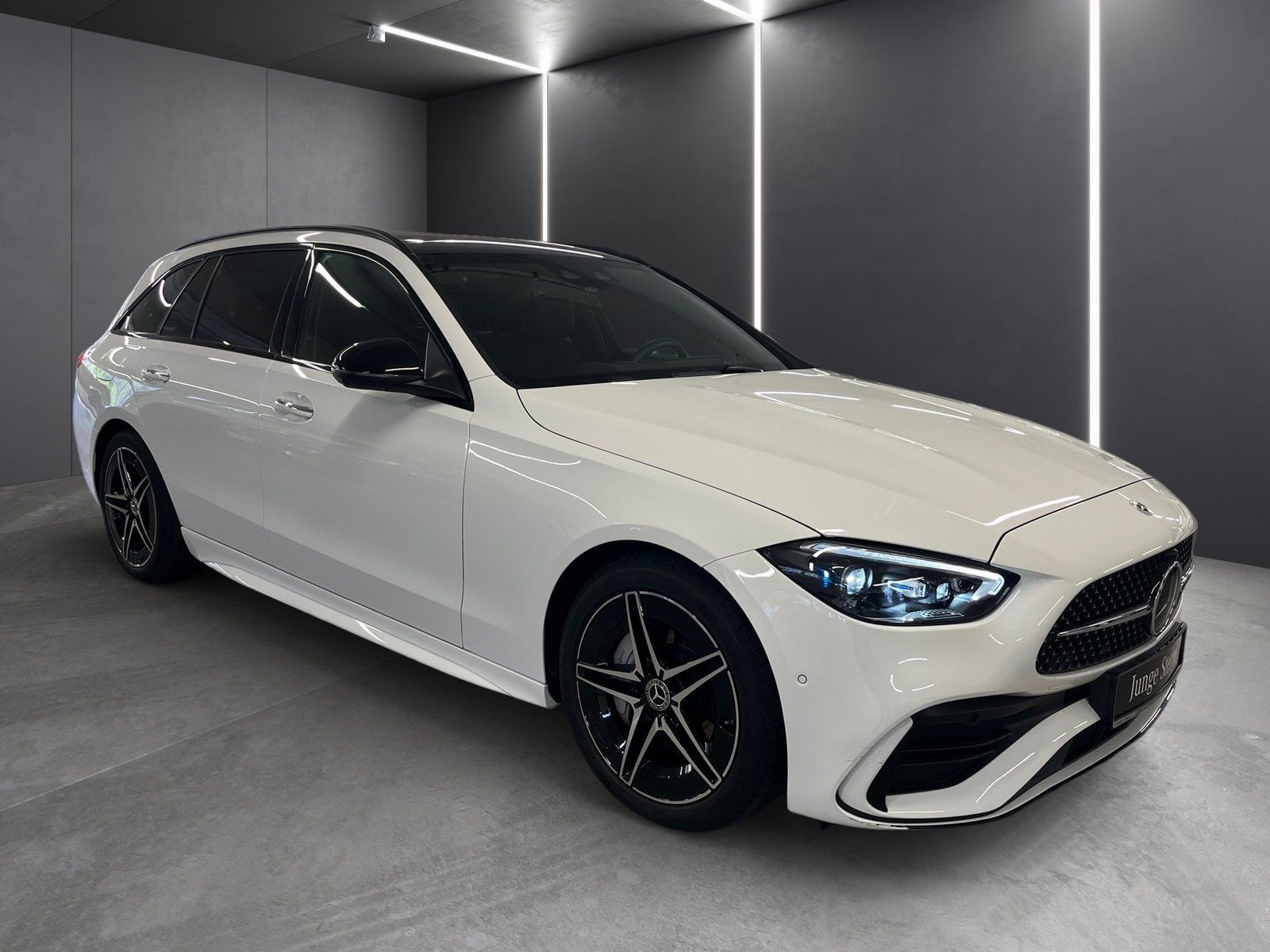 Fahrzeugabbildung Mercedes-Benz C 200 T AMG PLUs*Pano*HUD*AHK*Distro*Night*360°*