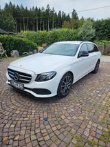 Mercedes-Benz E 220 d 4MATIC T Autom. -AHK² - Mercedes-Benz E 220 Gebrauchtwagen in München