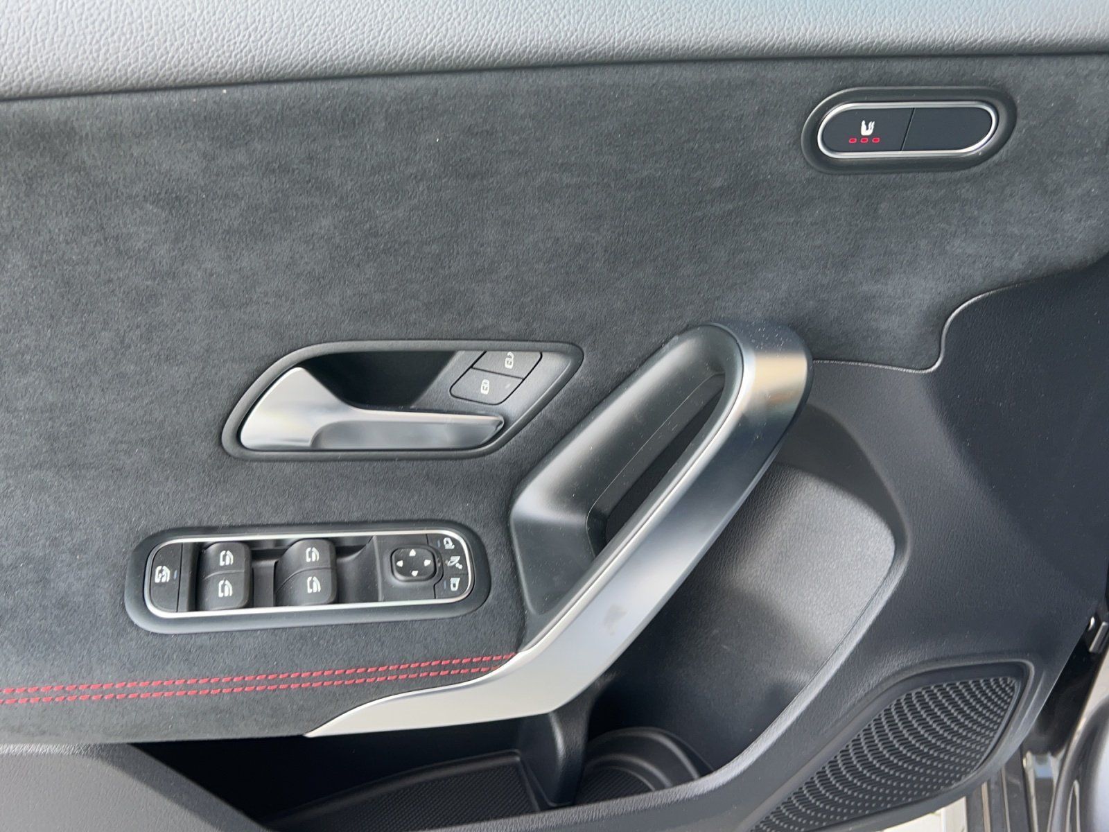 Fahrzeugabbildung Mercedes-Benz A 220 d AMG PANO KeyGo LED Totwinkel