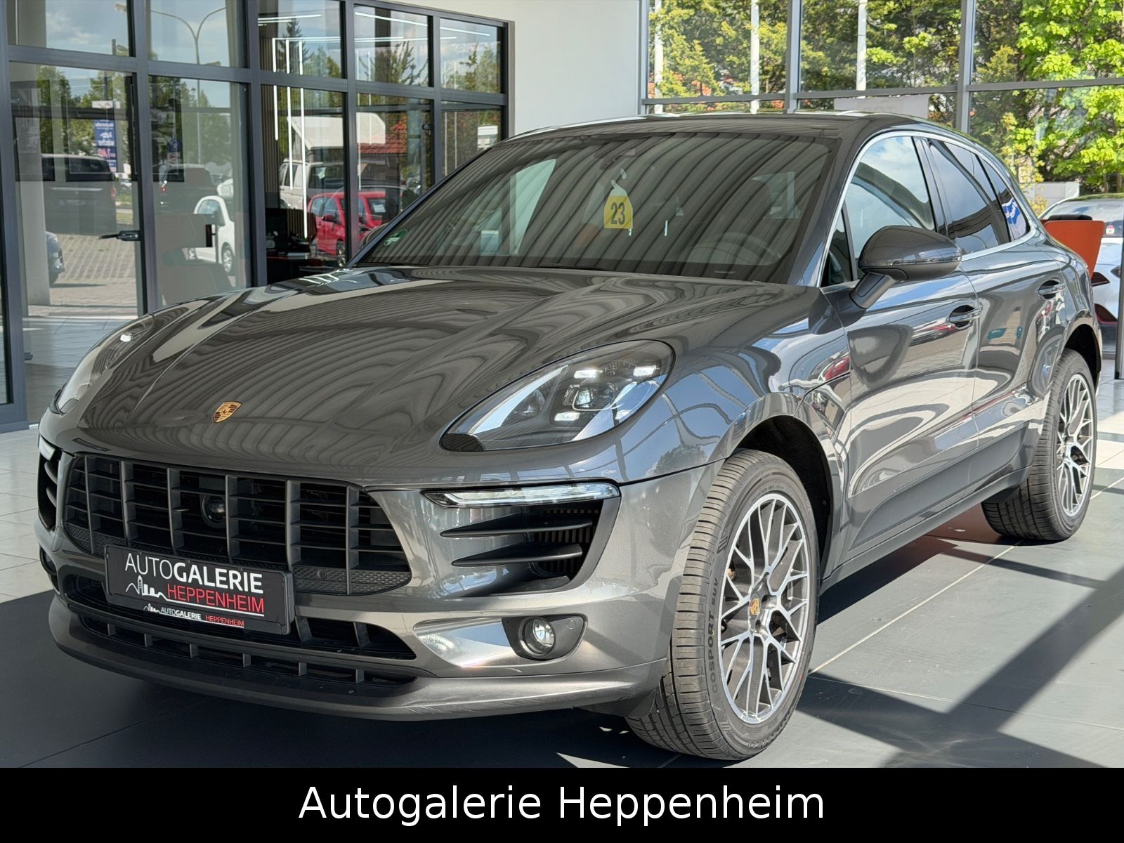 PORSCHE Macan
