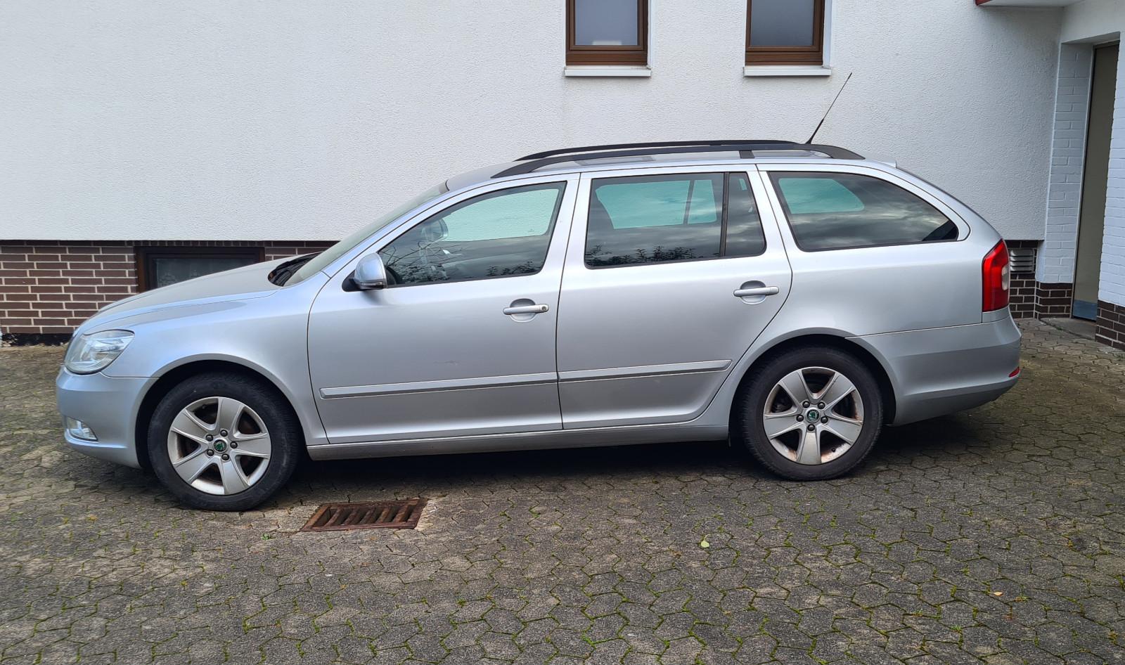 Skoda Octavia 2011 — interior