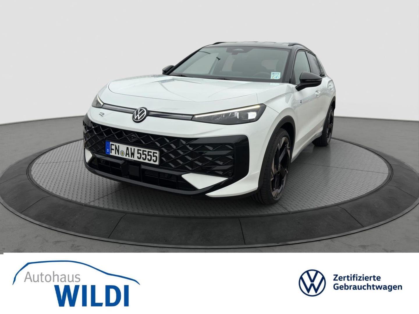 Volkswagen T-Roc R-Line 1.5 eTSI DSG Navi LED ACC HEAD-UP foto 1