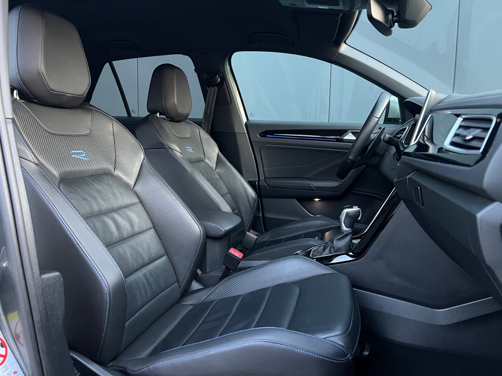 Fahrzeugabbildung Volkswagen T-Roc R 2.0 TSI DSG 4MOTION*AHK,Leder,Navi,Rückf