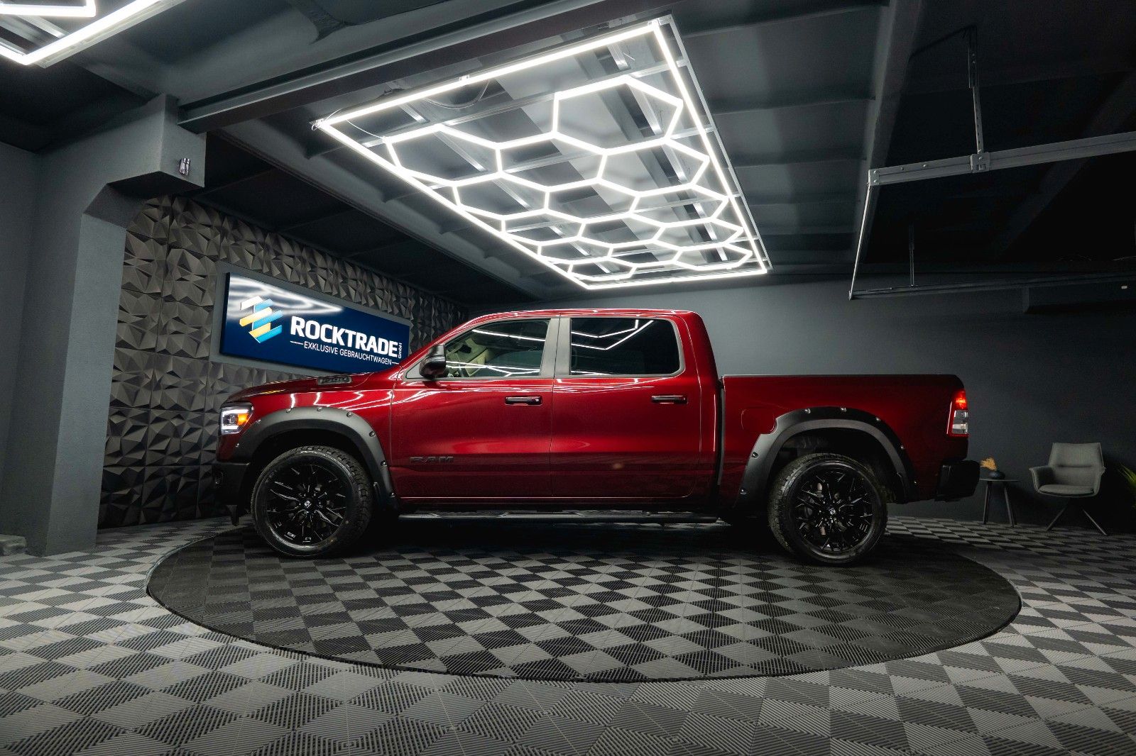 Fahrzeugabbildung Dodge RAM 5.7 V8 HEMI 4x4 OFFROAD Night-Paket *LED*19%