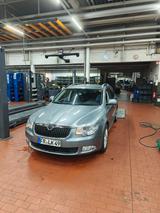 Skoda Superb 1.8 TSI DSG Elegance Combi Elegance - Skoda Superb aus 2010: Combi