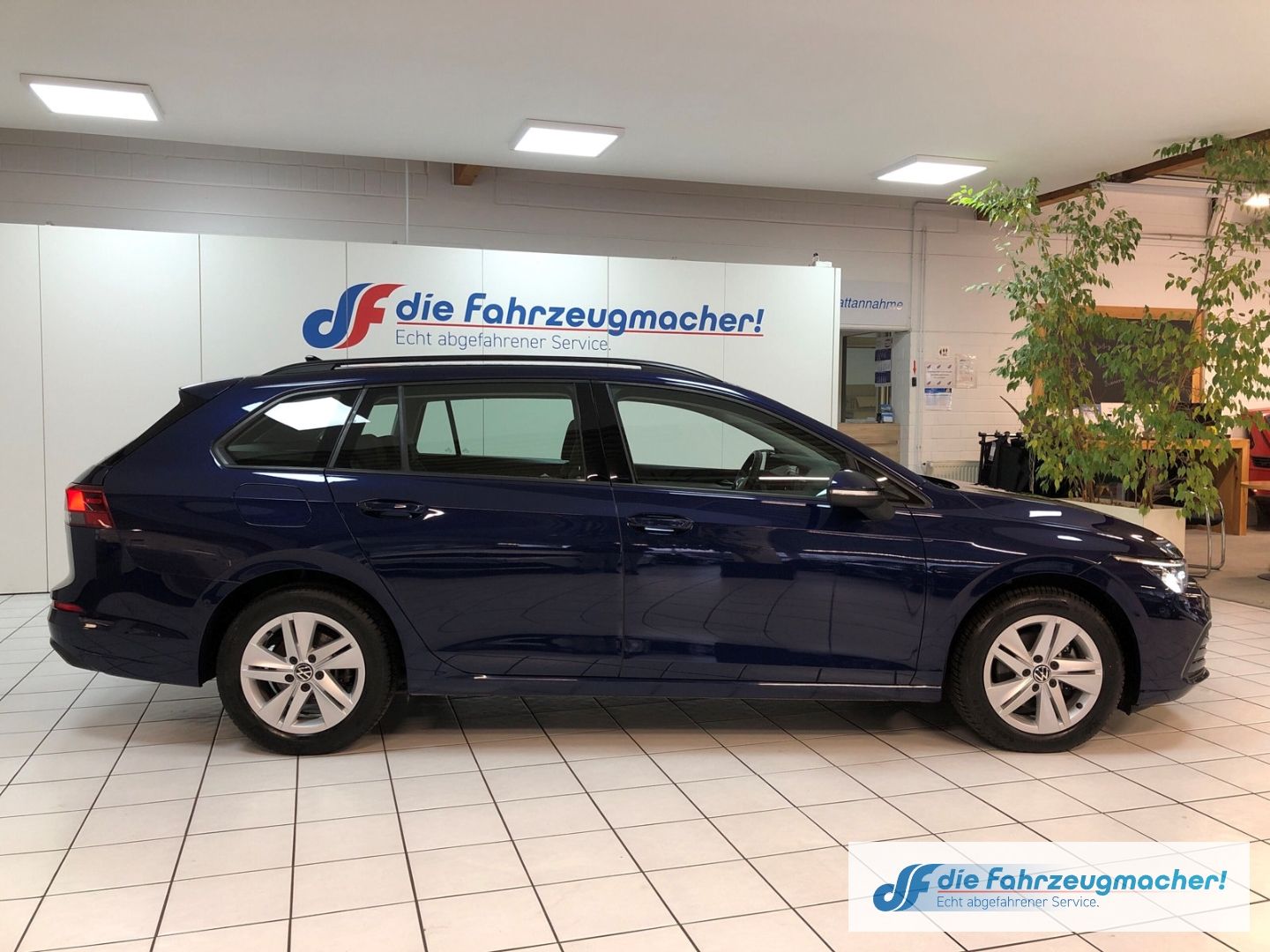 Fahrzeugabbildung Volkswagen Golf VIII Variant Life eTSI 1.5 Mildhybrid EU6d