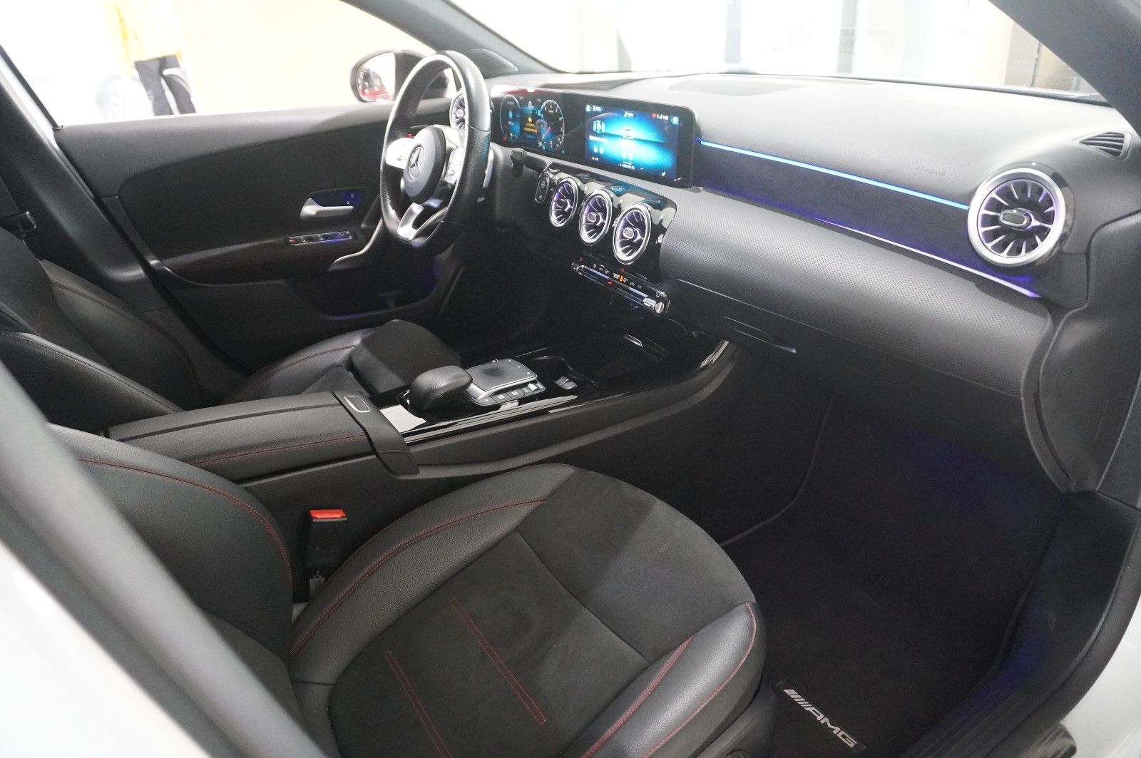 Fahrzeugabbildung Mercedes-Benz A 180 AMG LINE 7G-DCT NAVI/LED/VIRT./KAMERA/DAB+