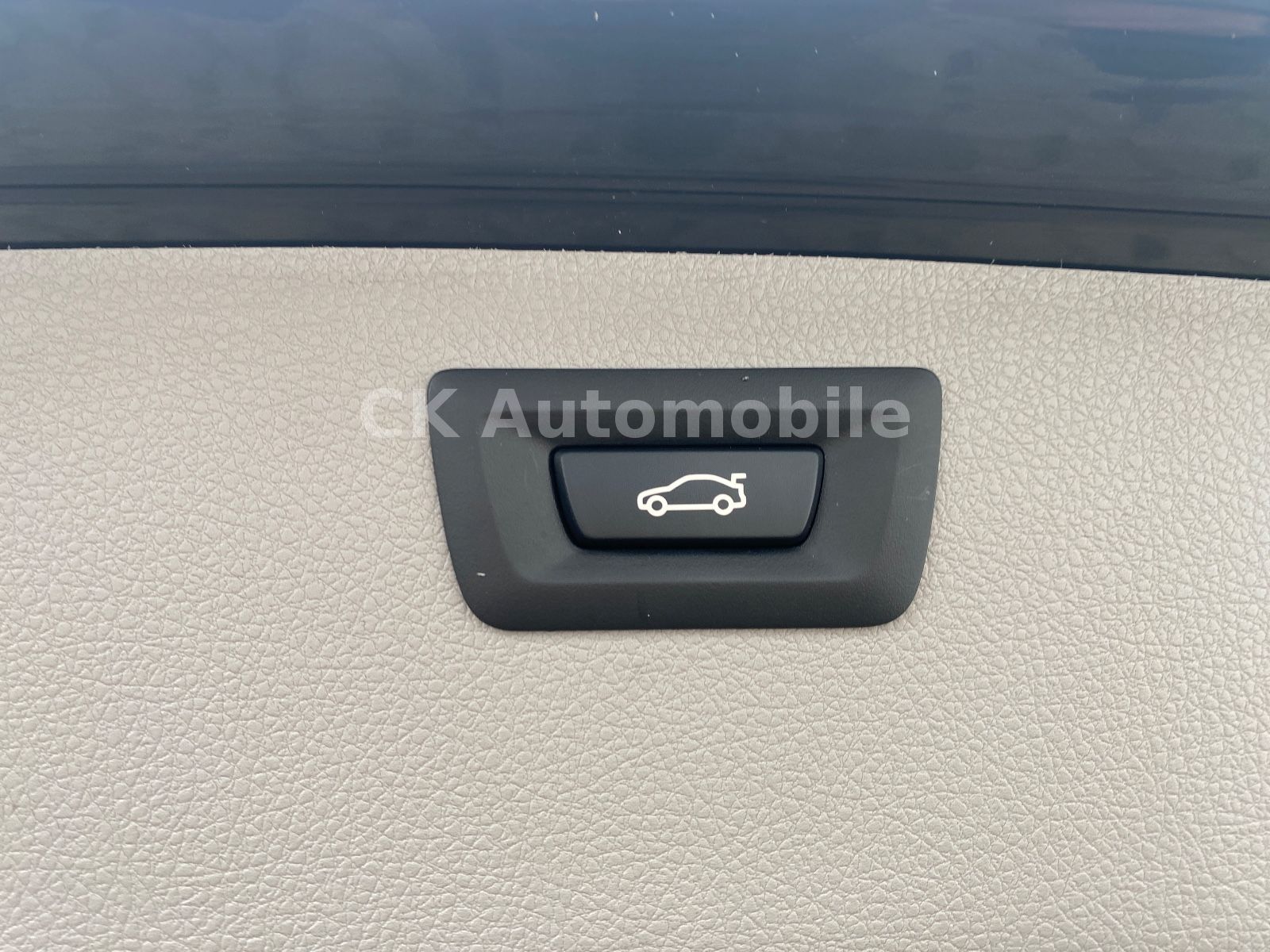 Fahrzeugabbildung BMW 320 I Touring Advantage Automatik/Navi/LED/PDC