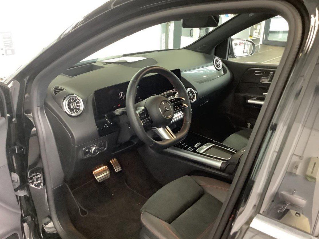Fahrzeugabbildung Mercedes-Benz B220d AMG Prem+ AHK Pano HUD Memo MLED 360°DISTR