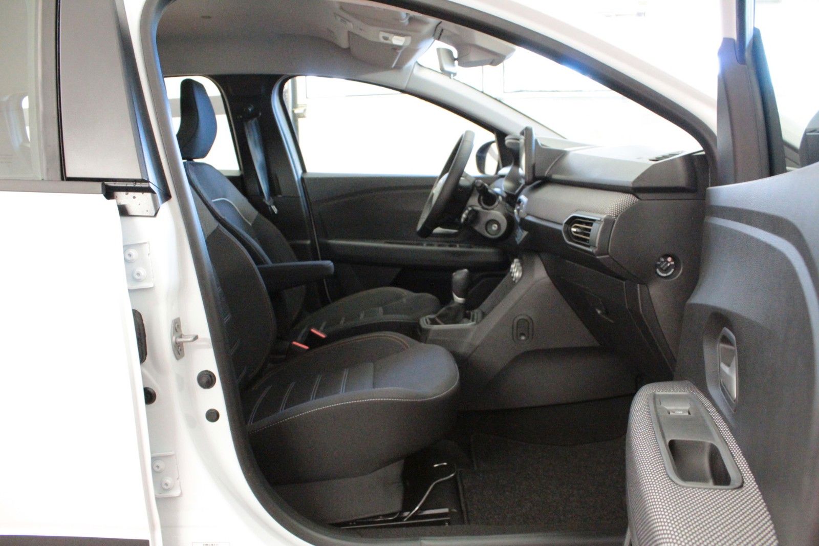 Fahrzeugabbildung Dacia Sandero TCe 90 Stepway auto Expression*Winterp.*