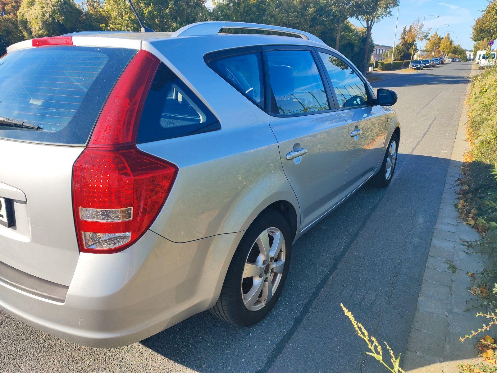 Kia cee'd 2011 — rear view