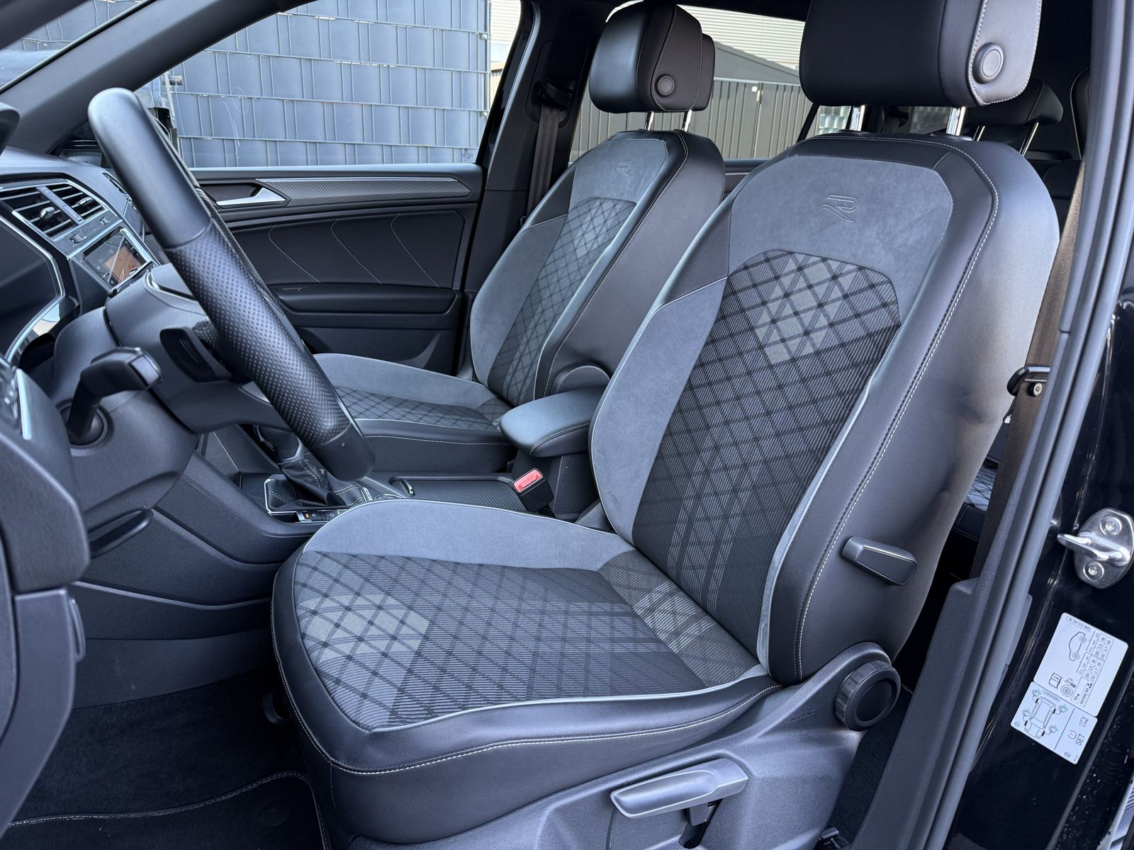 Fahrzeugabbildung Volkswagen Tiguan Allspace 2.0 TSI R-Line 4M NAV+MATRIX+ACC