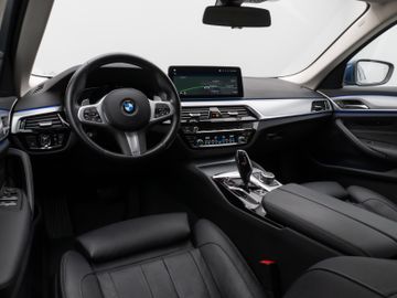 Fahrzeugabbildung BMW 520d Kamera Laser HUD DAB 4xKlima AHK Komfort