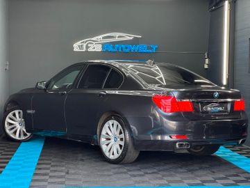 BMW 750 - 6