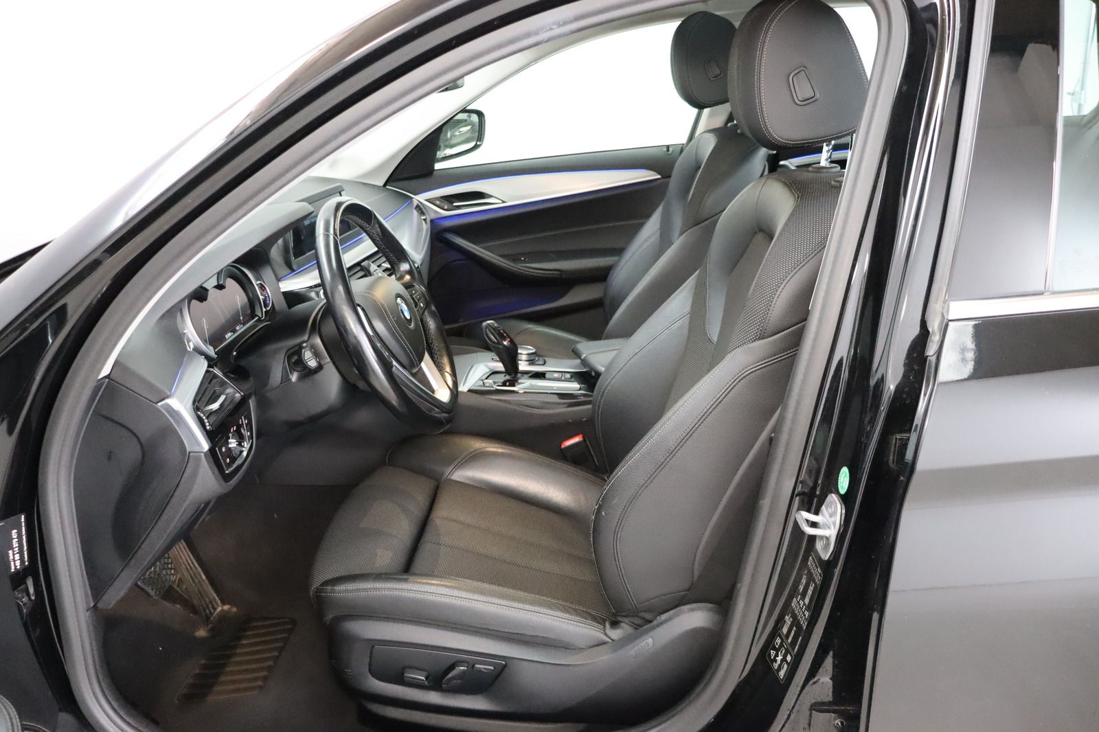 Fahrzeugabbildung BMW 530 d xDrive Sport Line * LED * HUD * Touring