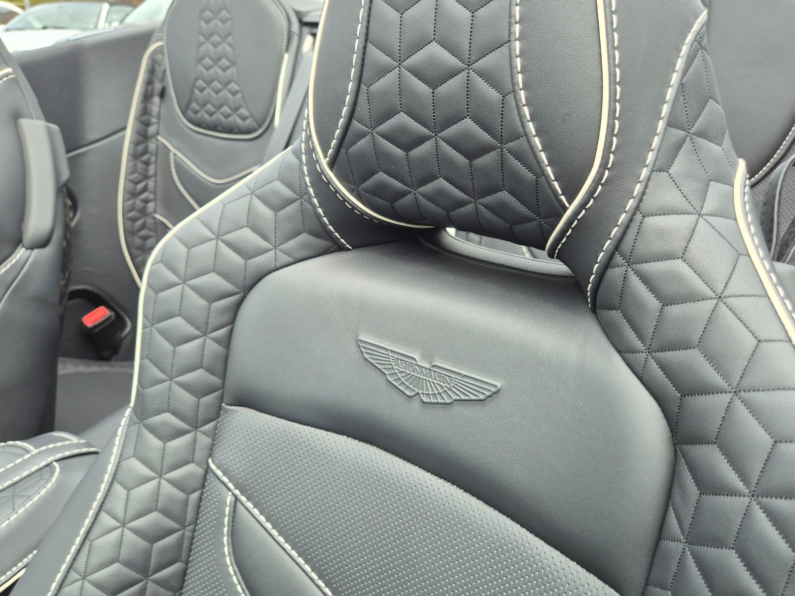Fahrzeugabbildung Aston Martin DBS 5.2 V12 Volante/Werksgarantie 09/27/1A
