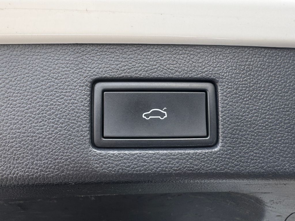 VW Arteon 2.0 TDI SB R-Line 4M*PANO*360*ACC*DCC* VW Arteon 2.0 TDI SB R-Line 4M*PANO*360*ACC*DCC*