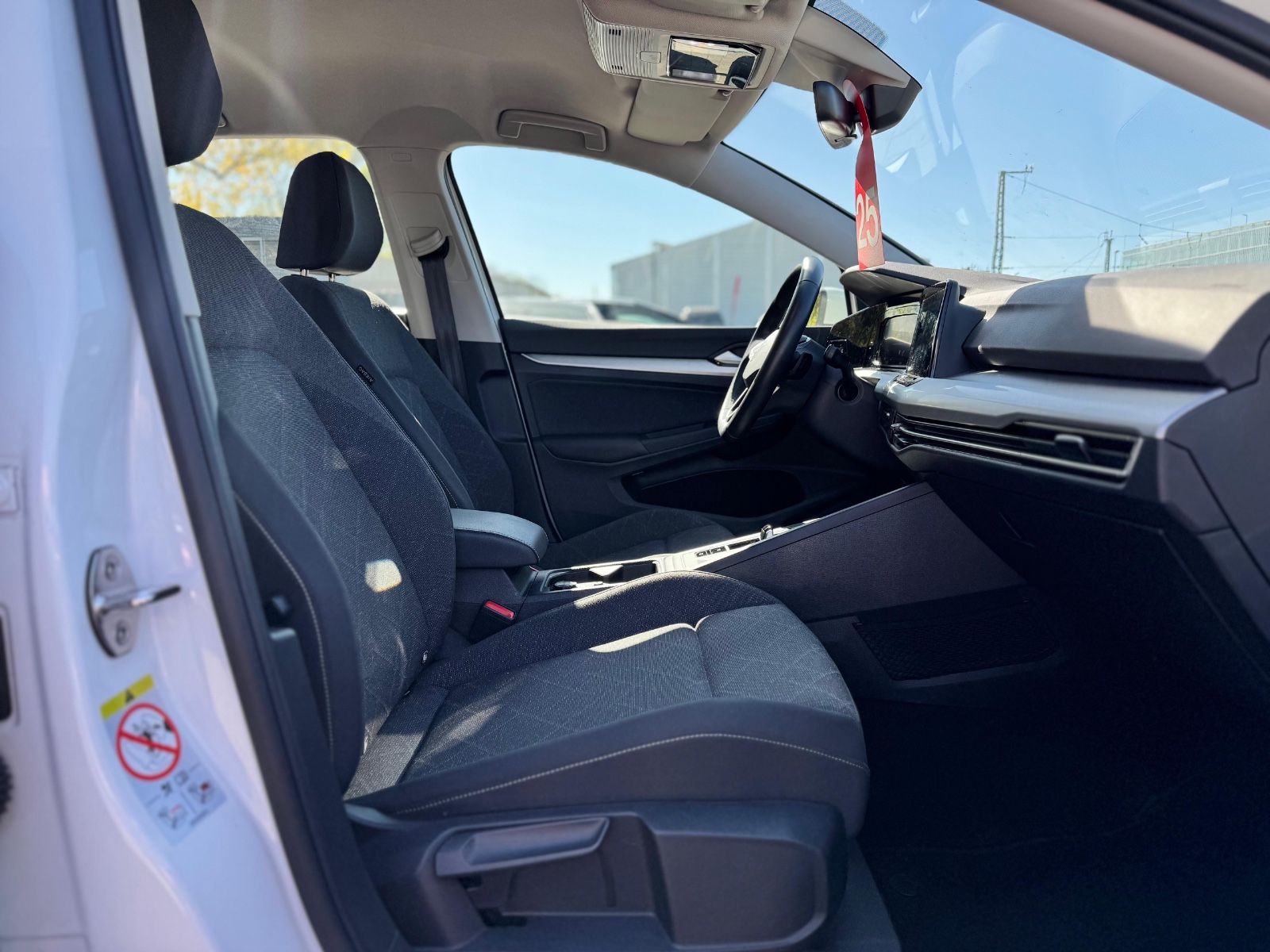 Volkswagen Golf VIII eTSI LIMO*AUT*LED*CARPLAY*NAVI*VIRTUAL foto 13