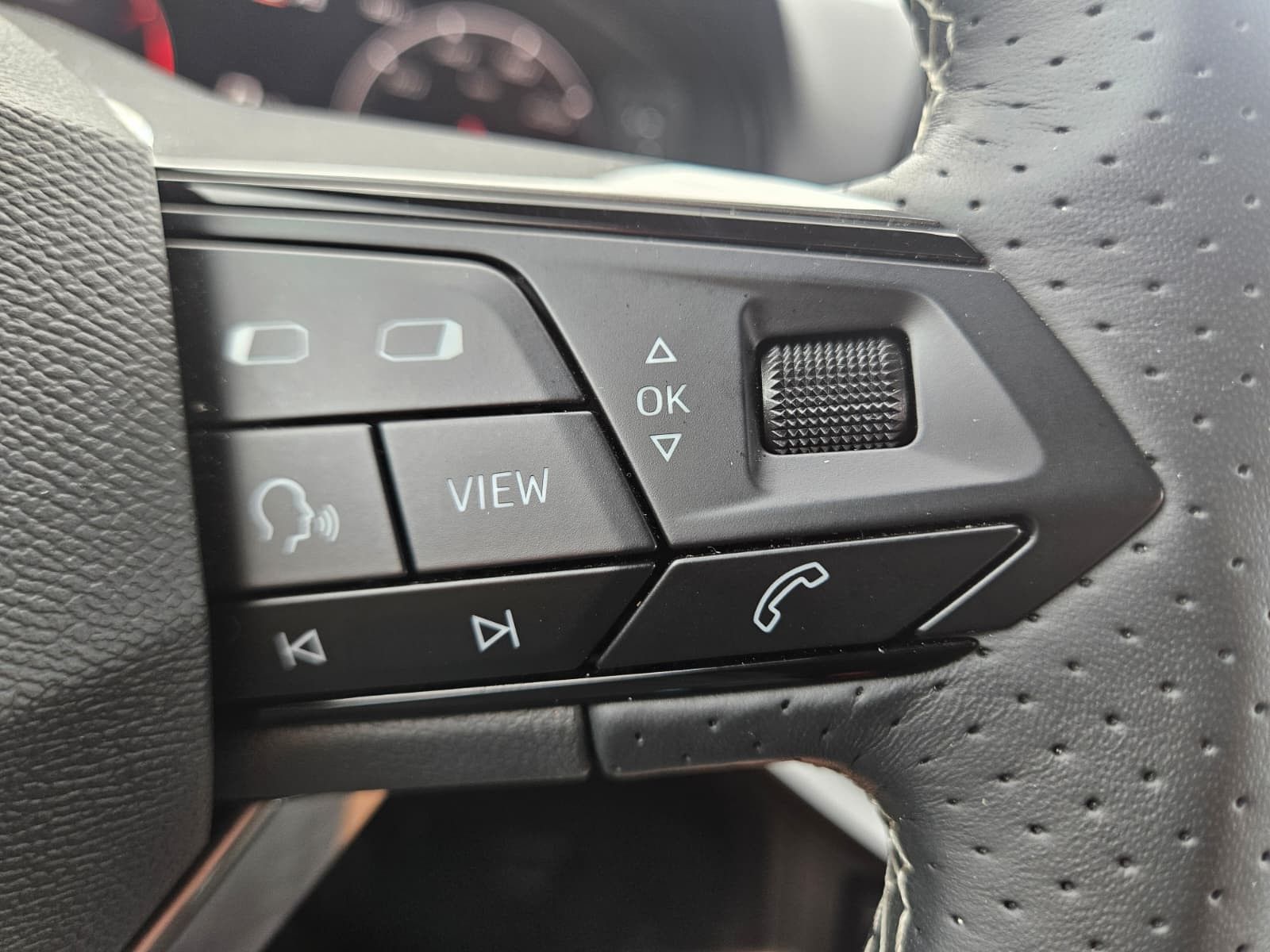 Fahrzeugabbildung SEAT Arona 1.5 TSI DSG FR Black Edition*LED*ACC*