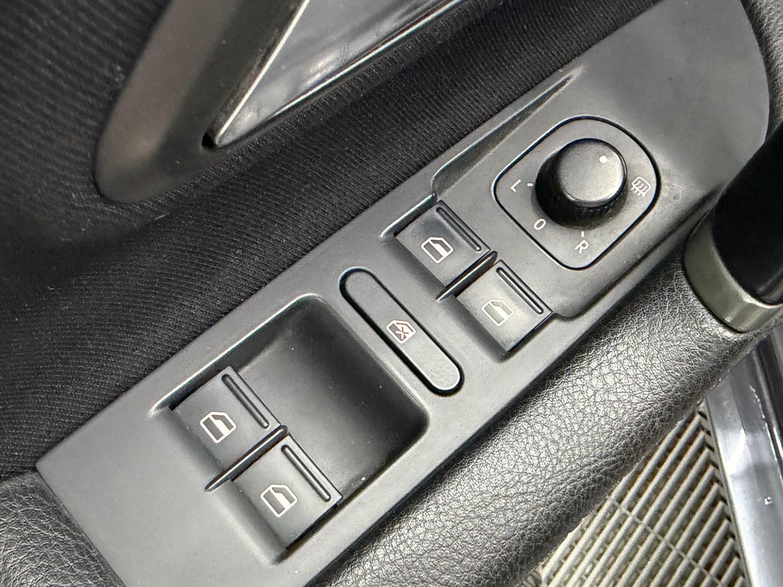 Fahrzeugabbildung Volkswagen CC 2.0 TDI NAVI/SHZG/TÜV 11.27/SCHECKHEFT