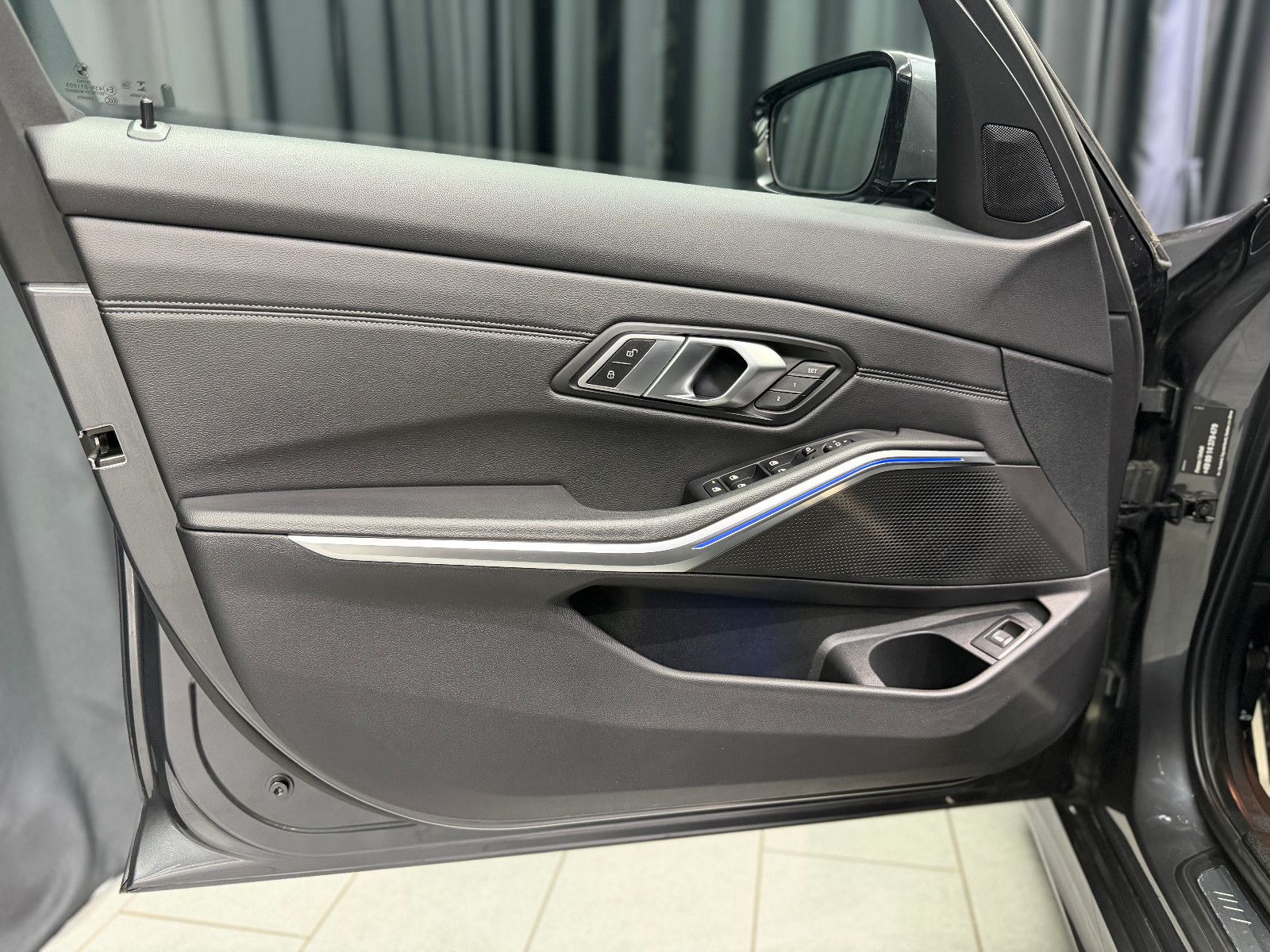 Fahrzeugabbildung BMW 320d Touring xDrive M Sport|HIFI|HuD|LEDER|KAMER