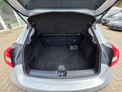 Fahrzeugabbildung GLA 180 Navi Fahrerprofil Ambientebeleuchtung SH