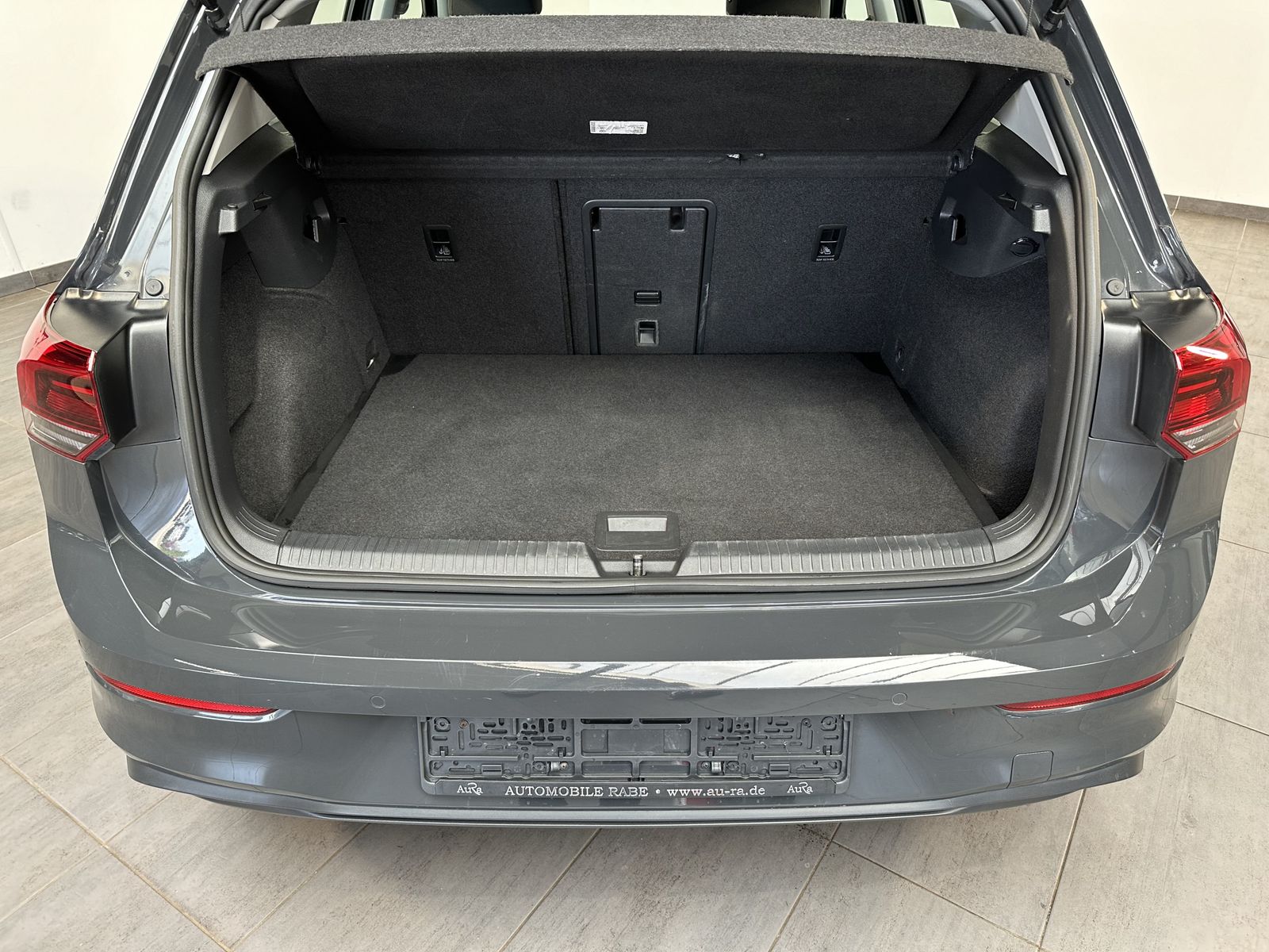 Fahrzeugabbildung Volkswagen Golf 1.5 TSI Life NAV+LED+ACC+CARPLAY+SHZ+VCOCK