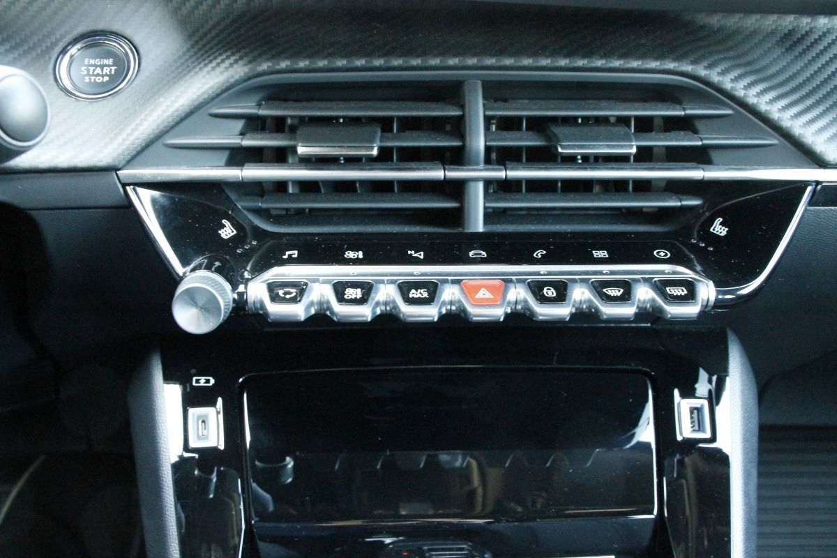 Fahrzeugabbildung Peugeot 2008 E-2008 Allure Pack Elektro / Navi