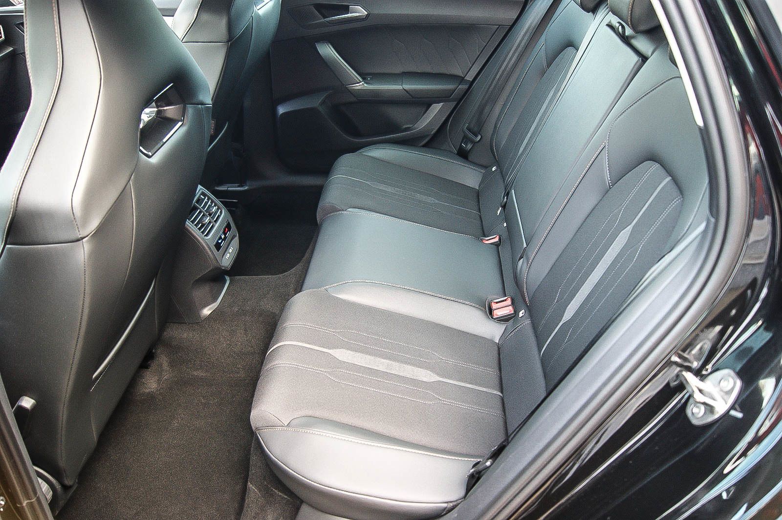 Fahrzeugabbildung CUPRA Leon Sportstourer e-HYBRID VIRTUAL ACC XL 1HAND