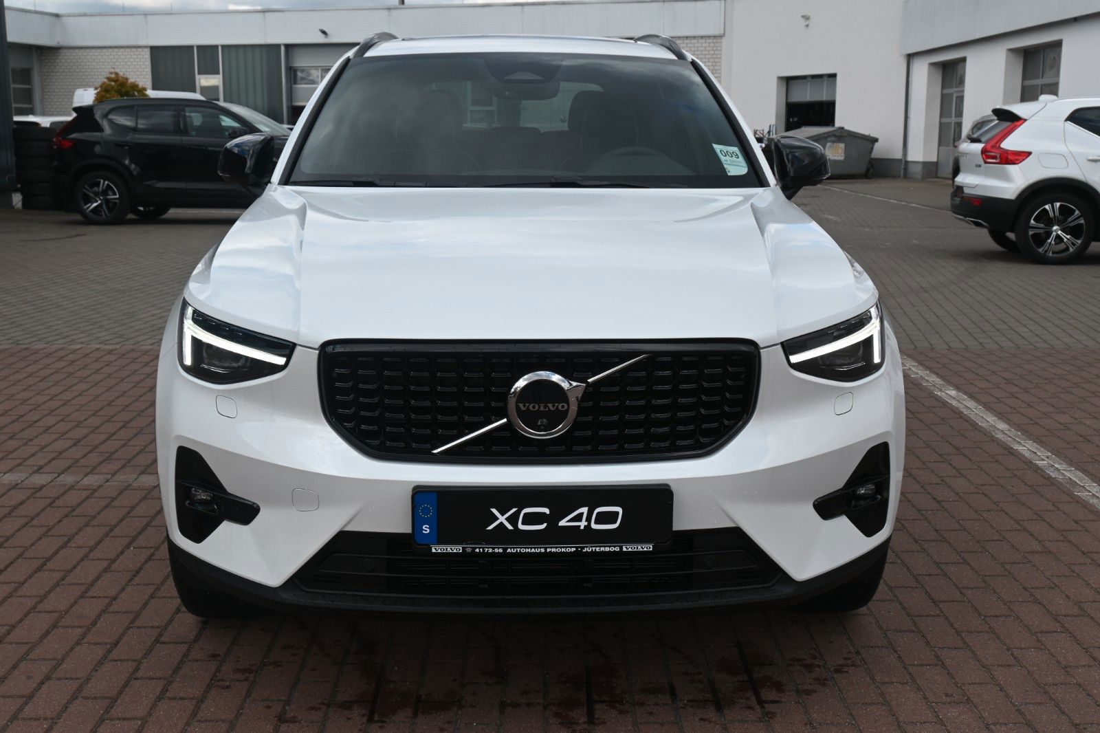 Fahrzeugabbildung Volvo XC40 B4 DKG Ultimate Dark*STDHZG*360°*ACC*AHK