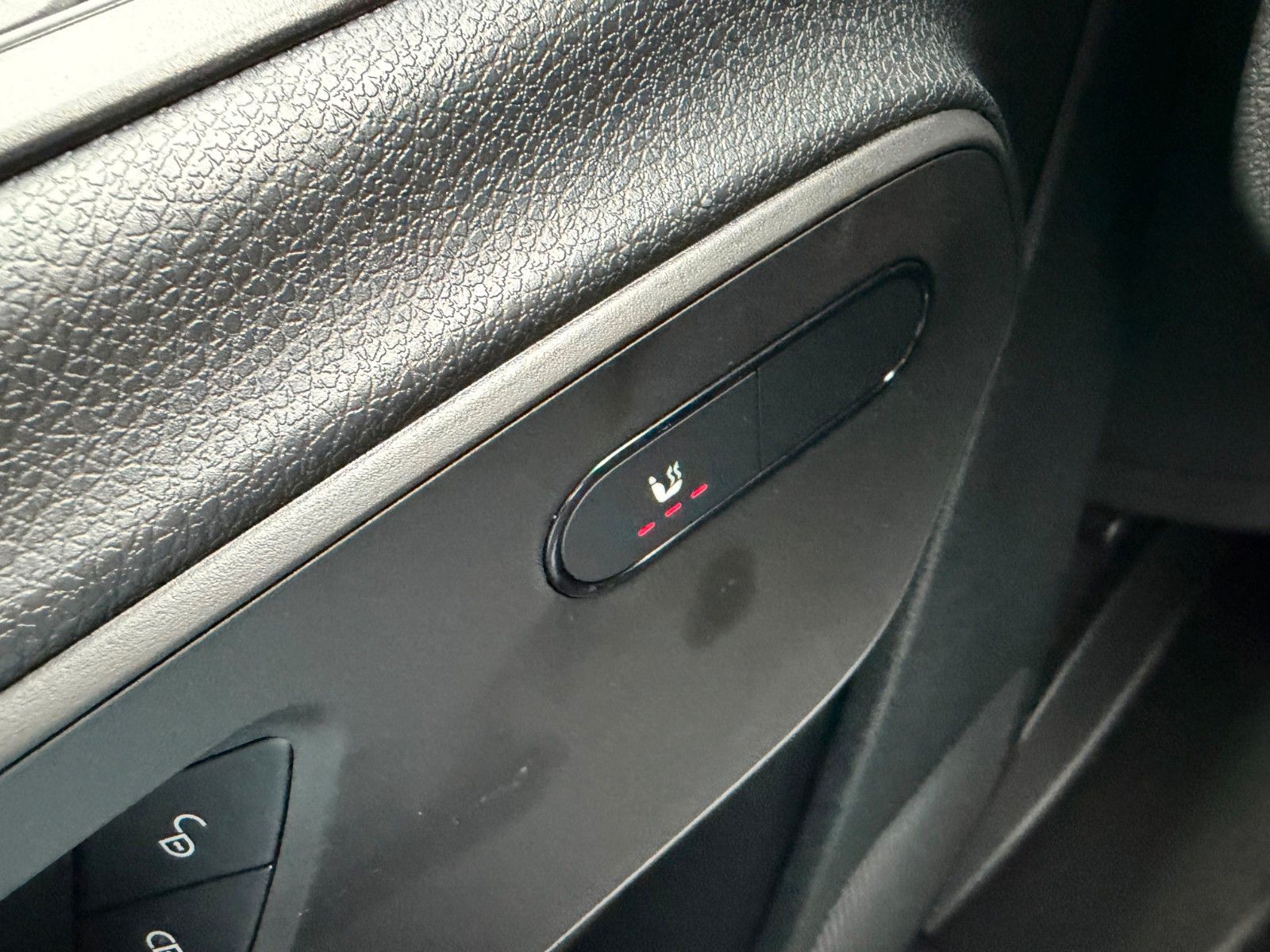 Fahrzeugabbildung Mercedes-Benz Sprinter 319 CDI 3665 DoKa AHK Klima LED