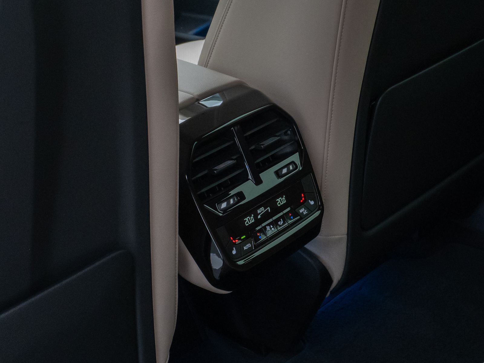 Fahrzeugabbildung BMW iX xD40 Laser 360° H/K DAB SoftCl ACC AHK 21Zoll