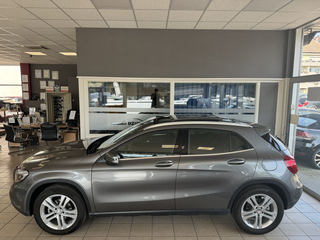 Mercedes-Benz GLA 180 Style 1. Hand Pano Navi Kamera+PDC Auto